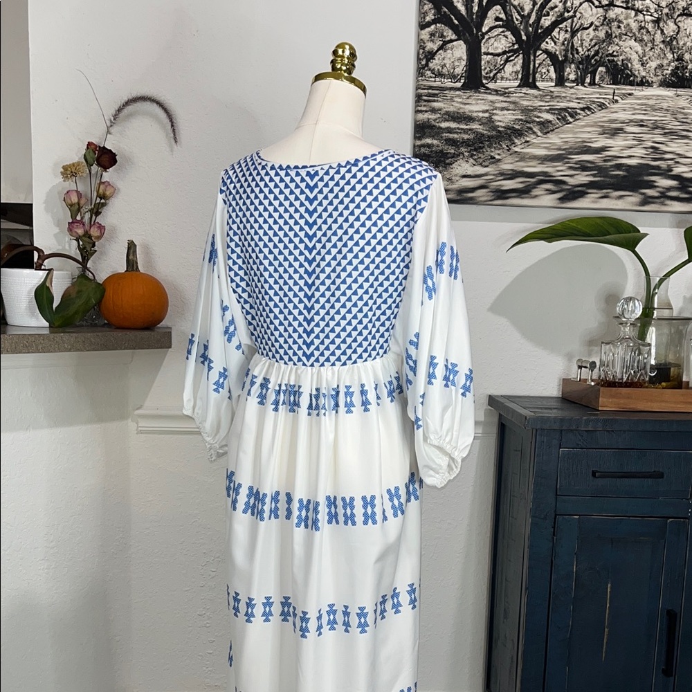 Stylish Blue and White Patterned Women's Dress Large - Picture 10 of 11